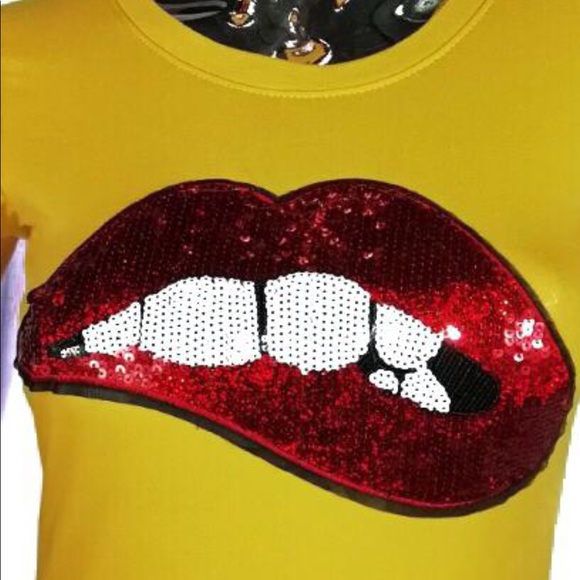 T shirt with lips application - Picture 2 of 4